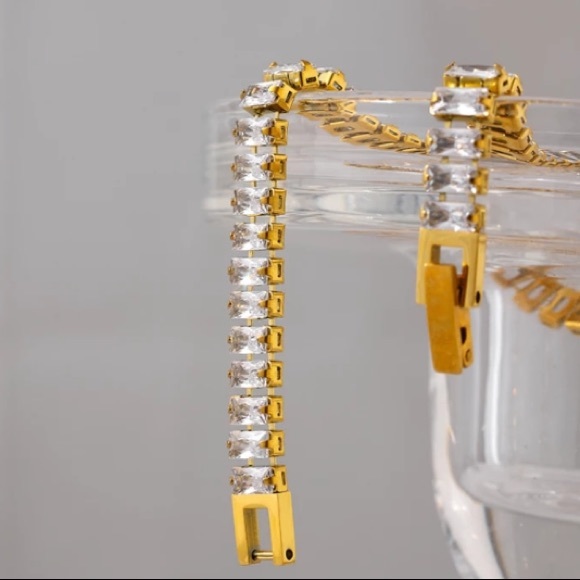 🌟18Kgold plated delicate cubic zirconia bracelet - Picture 5 of 5